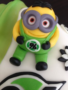 Minion mit Hannover 96 Latzhose